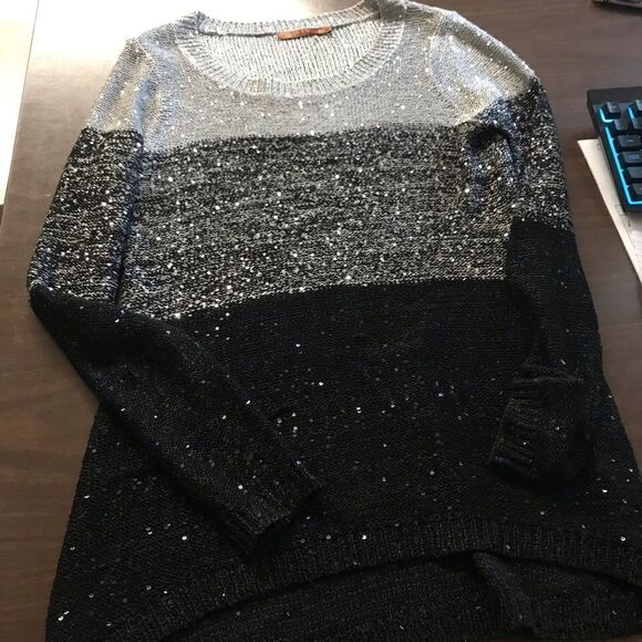 Bellsoninaize medium sweater with sequin accents excellent condition see pic - Picture 1 of 1